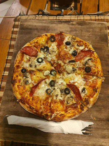 Orlando's Mama Pizza Garden 4