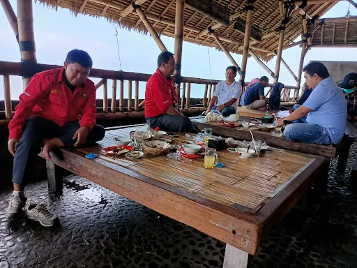 Warung Ikan Bakar Lia 4