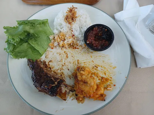 Nugraha Seaside Resto 2