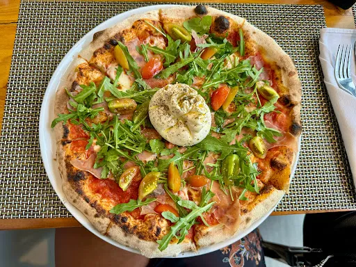 Tanda Pizza Restaurant 4