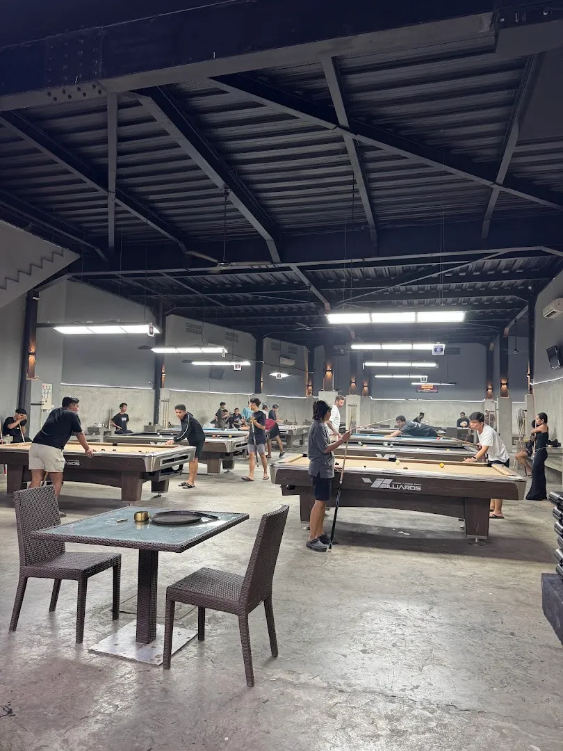 X-east Billiard & Cafe 2