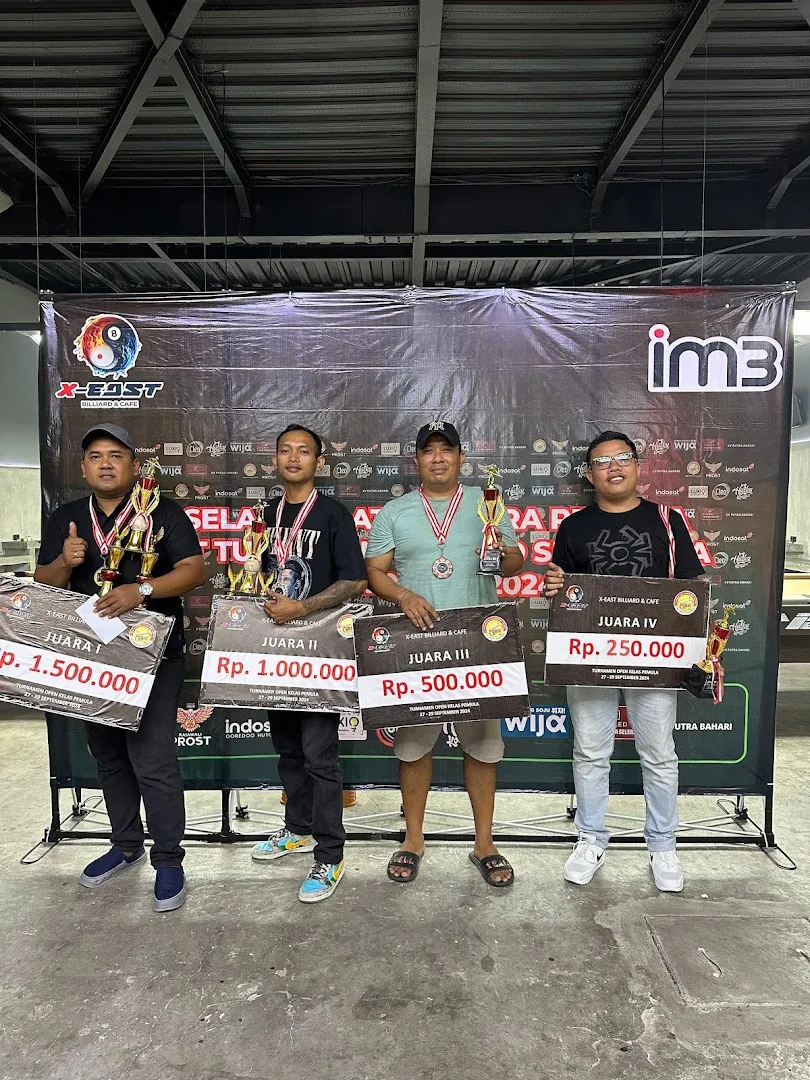 X-east Billiard & Cafe 3