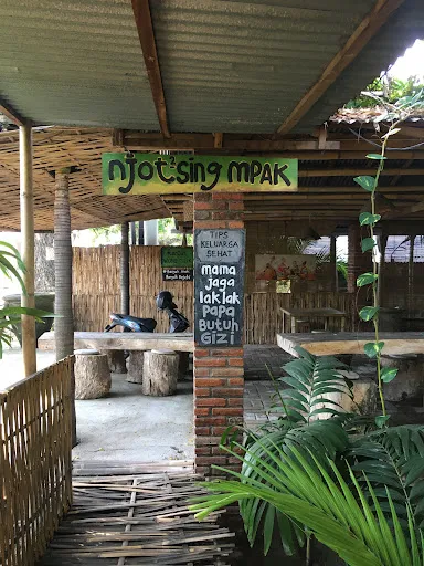 Warung Jaja Laklak Uenak 1