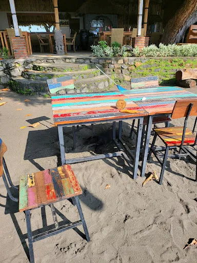 Mentari Lovina Bar & Kitchen 1