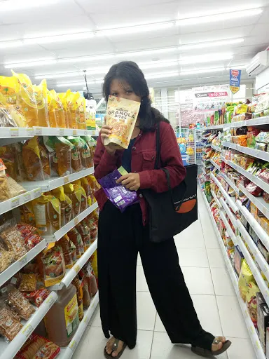 Indomaret Les 3