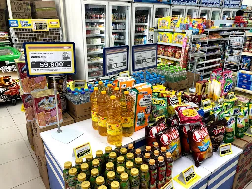 Indomaret Les 4
