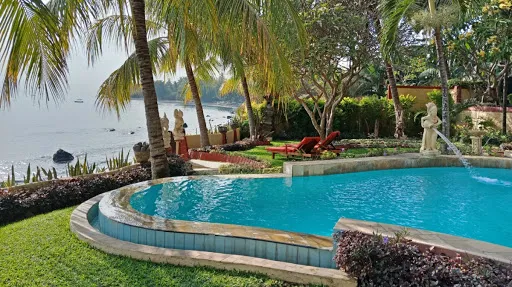 Teluk Indah Beach & Pool Villa 2
