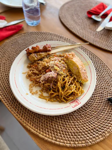 Grand Puncak Sari Restaurant 3