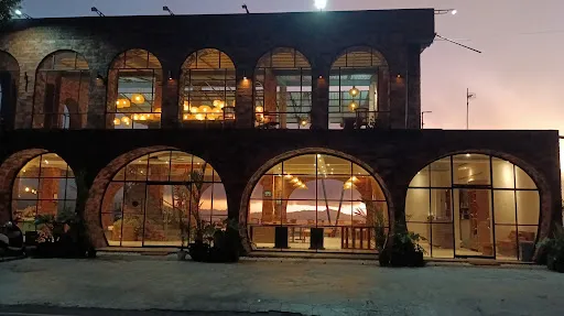 Colosseum Bali Hotel Bar & Restaurant 4