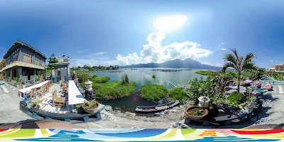 Penginapan Lakeside Cottages 1