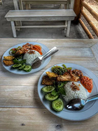 Warung Brentoet