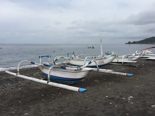 Pantai Melasti Amed 2