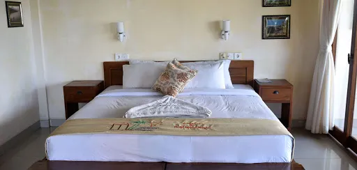 Amed Cafe and Hotel Kebun Wayan 1