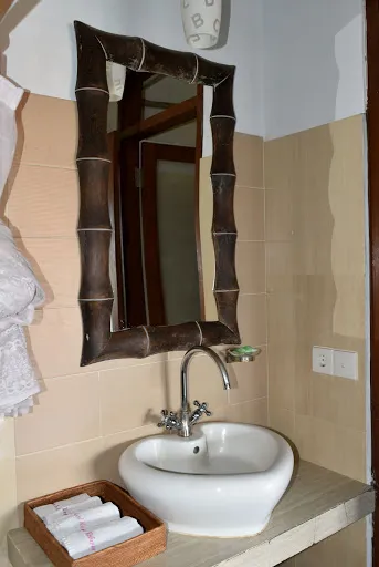 Amed Cafe and Hotel Kebun Wayan 3