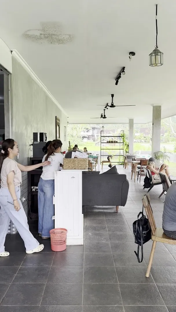 Rolling Paddy Cafe & Resto 1