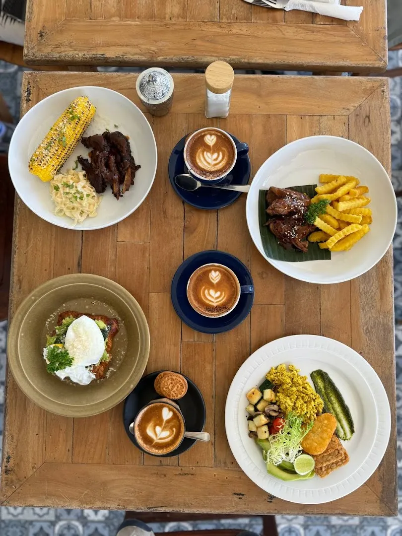 Rolling Paddy Cafe & Resto 3