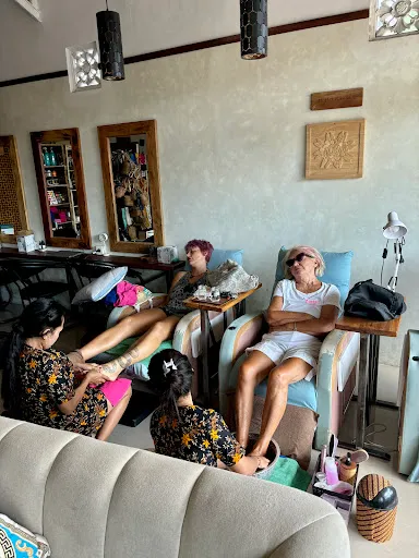 Aura Boutique & Spa center 2