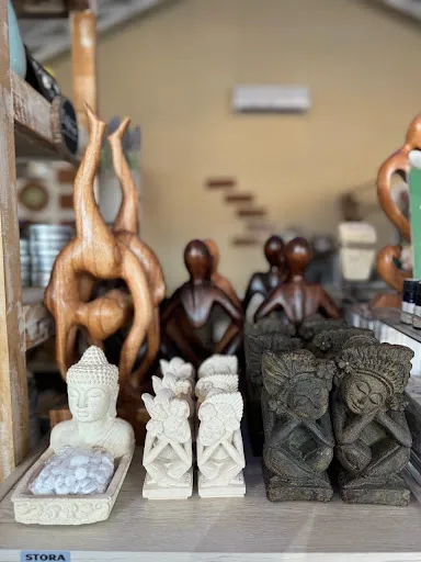 Aura Boutique & Spa center 3