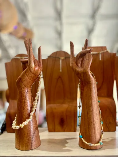 Aura Boutique & Spa center 4