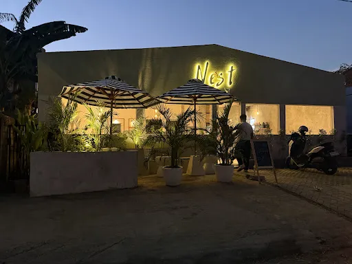NEST Coffee and Restaurant Amed