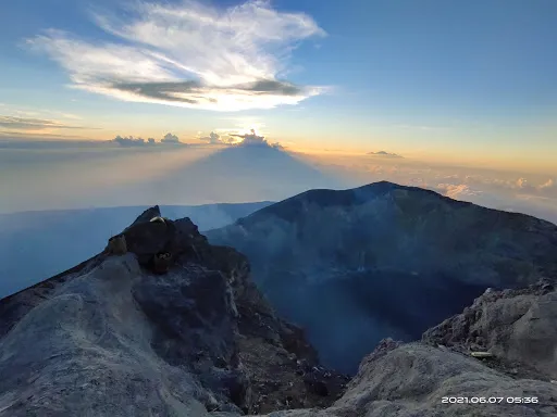 Puncak Gunung Agung Bali 4