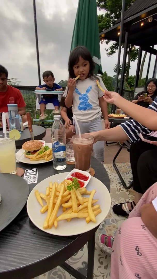 PULLE COFFEE & EATERY 1