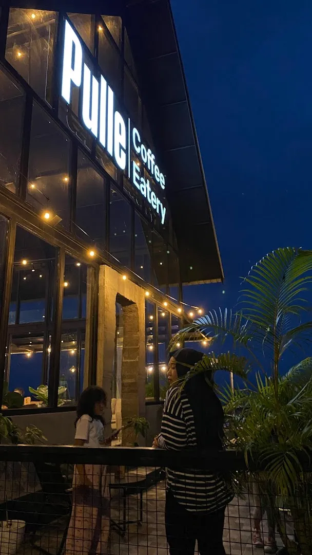 PULLE COFFEE & EATERY 2