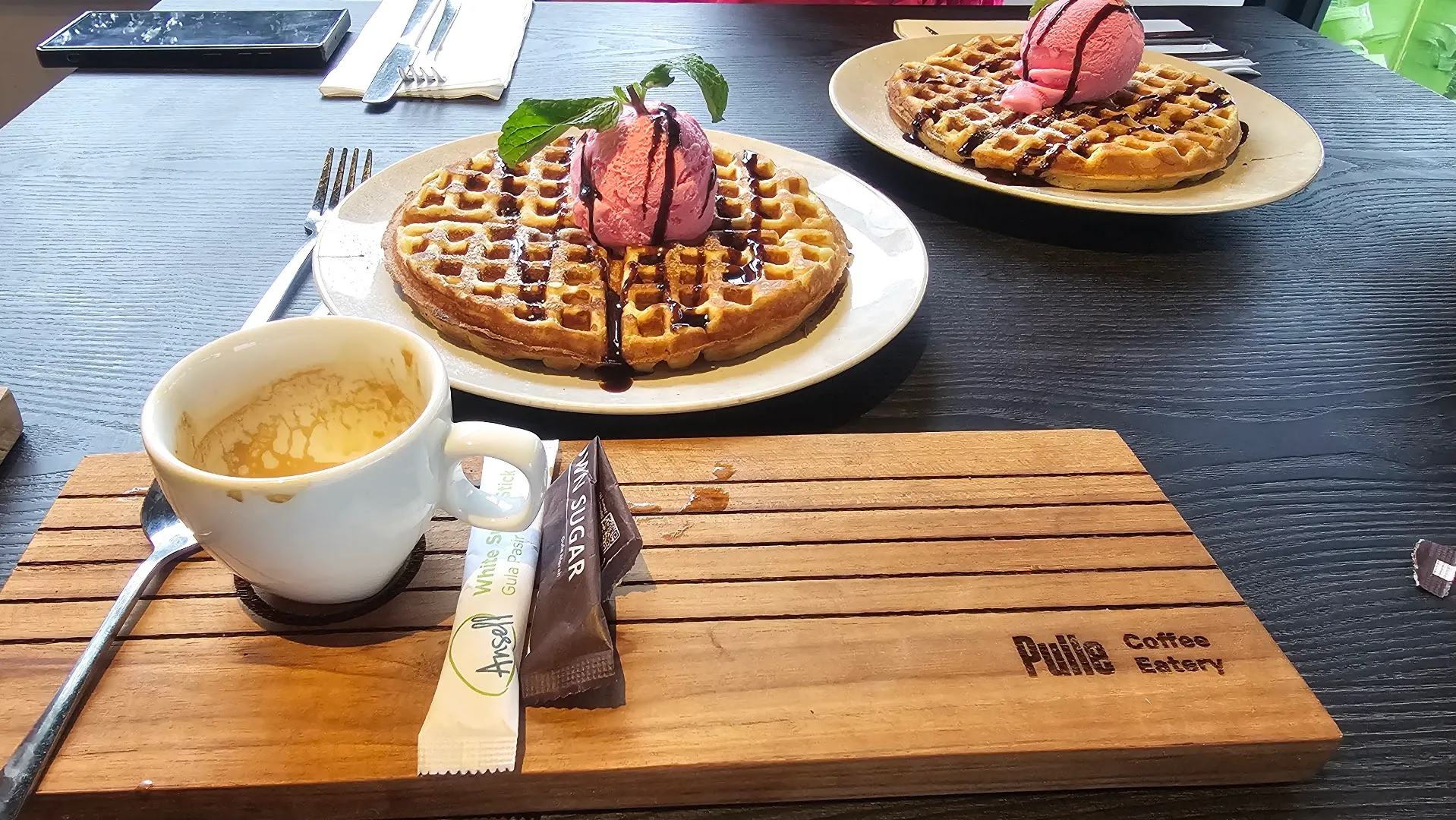 PULLE COFFEE & EATERY 4