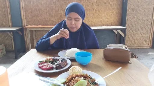 Warung Bu Deya 1 4