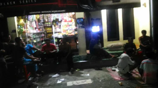 Warung pengkolan Senyum Anwar 2
