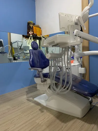 Praktek Dokter Gigi Ayu Sri Widyasanthi, S.KG 1