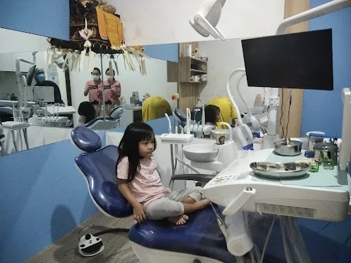 Praktek Dokter Gigi Ayu Sri Widyasanthi, S.KG 2