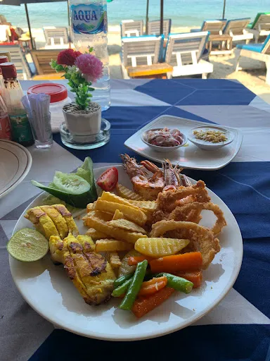 Warung Queen Virgin Beach 4