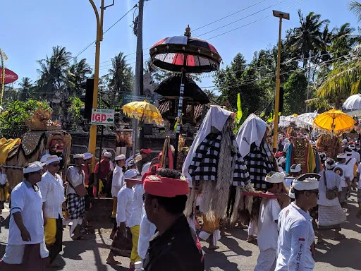 Tugu Pertigaan Padang Bai 1