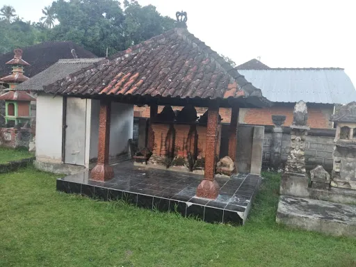 Tugu Pertigaan Padang Bai 2