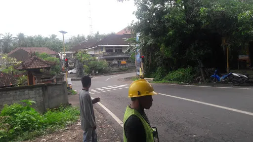 Tugu Pertigaan Padang Bai 4