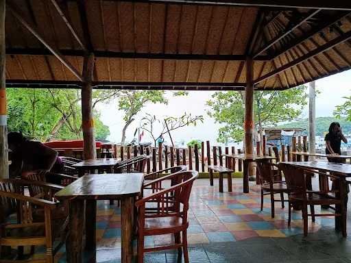 Topi Inn 3