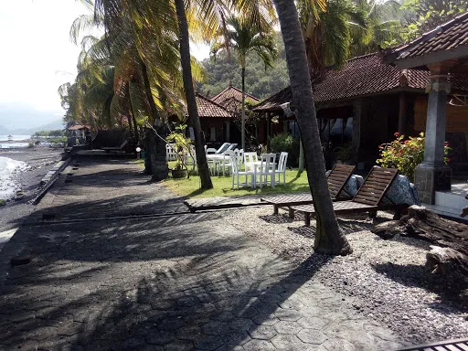 Temple Cafe & Seaside Cottages 3