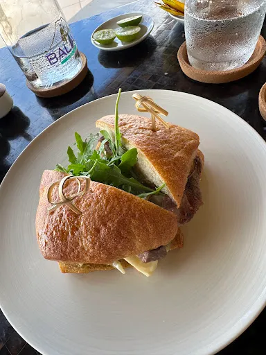 The Restaurant at Amankila 4