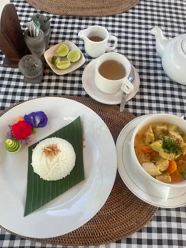 Radha Warung 3