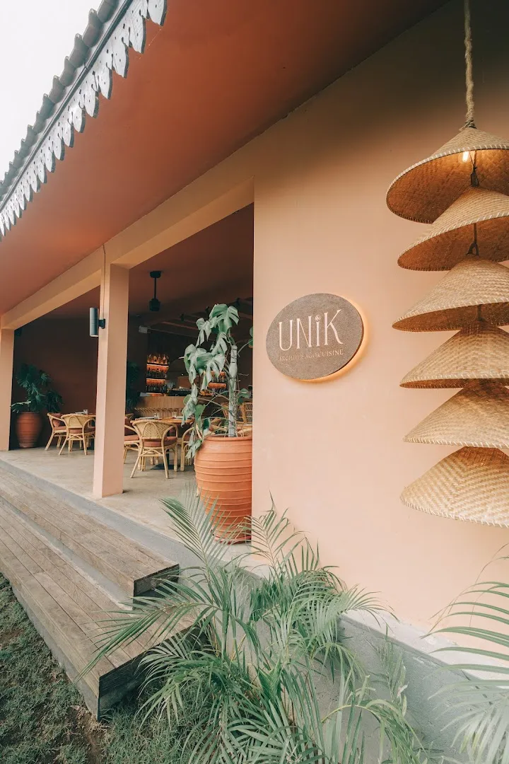 UNiK Balinese Burger House - Sidemen