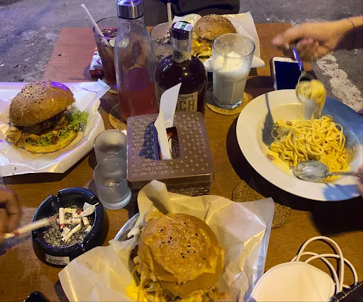Godamn kitchen & bar 3