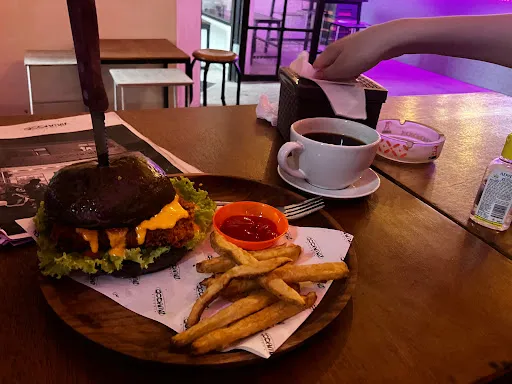 Godamn kitchen & bar 4