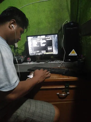 DJ Cafe (Bar & Karaoke) 1