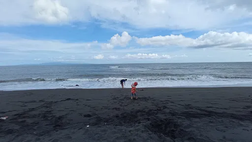 Pantai Pering 2