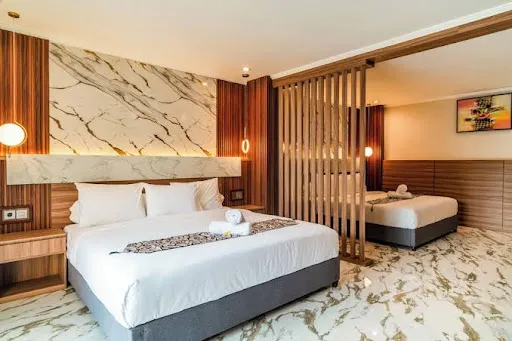 Ayers Hotel & Resto 1