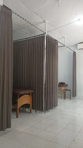 Praktek Fisioterapi (Made Wahyu Cahyadi, S.Ft., Ftr.) 4