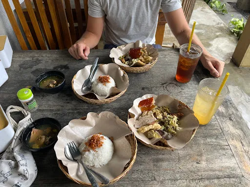 Warung Babi Guling Putra Celagi Bangun Lemah II 3