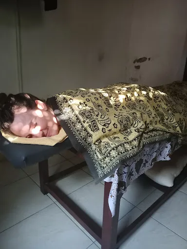 Wayan Suari Massage 1