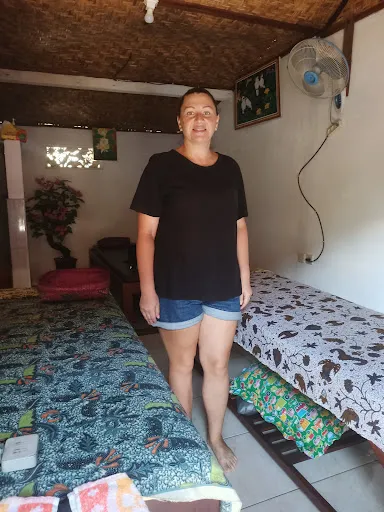 Wayan Suari Massage 3